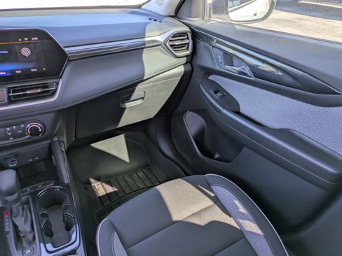 Used 2025 Chevrolet TrailBlazer LS w/ LS Convenience Package image 16