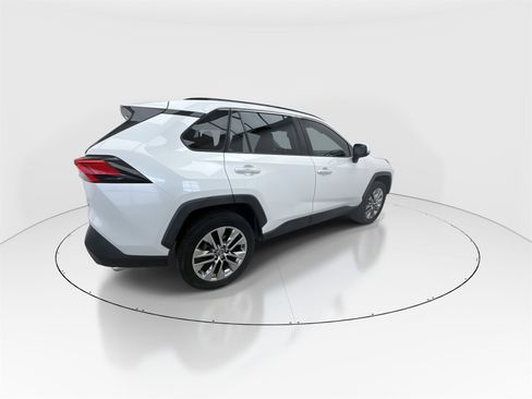 Used 2019 Toyota RAV4 Limited image 8
