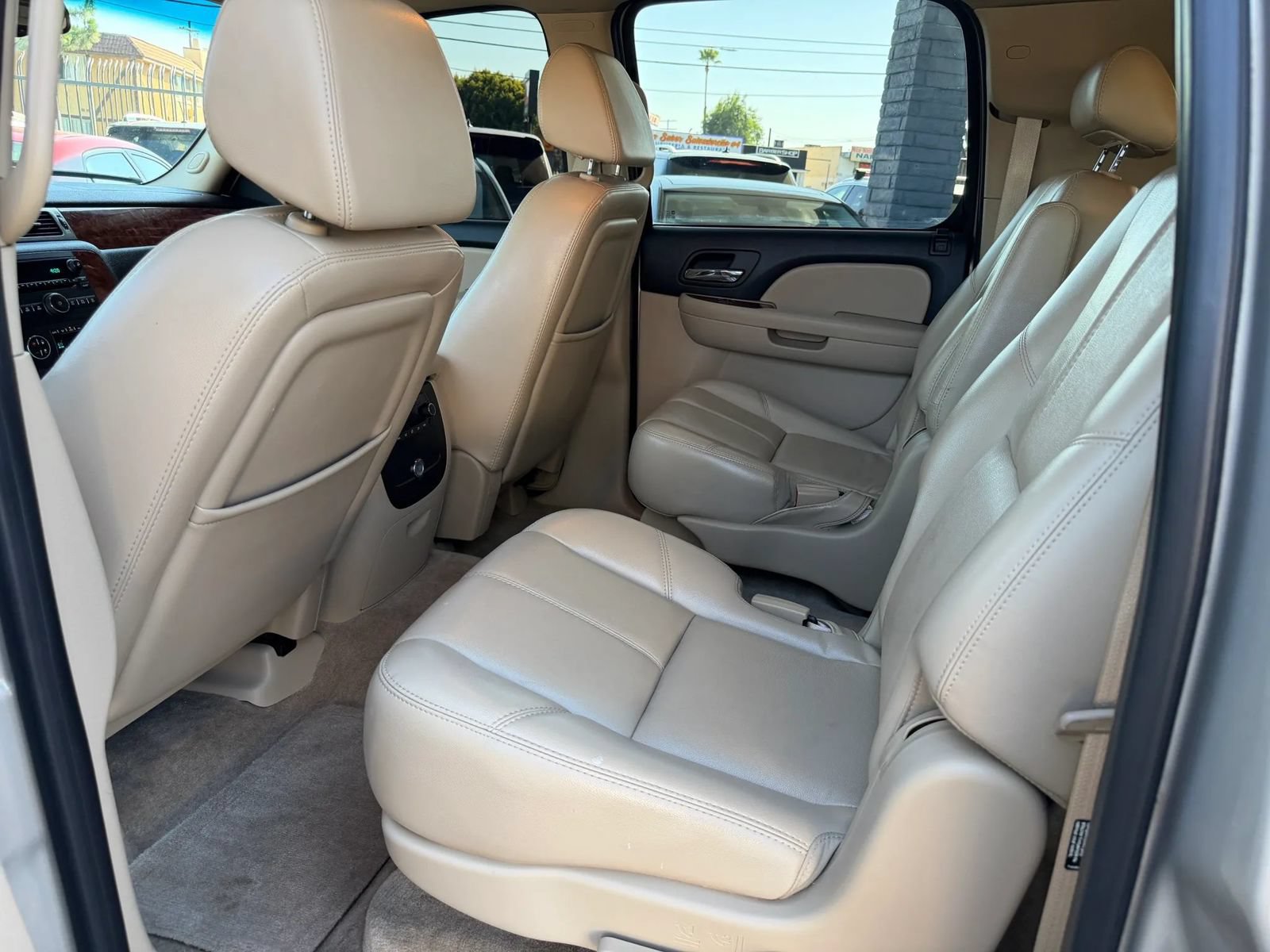 Used 2007 Chevrolet Suburban LT w/ LT Preferred Equipment Group AWD/4WD image 34
