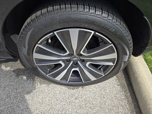 Used 2024 Land Rover Range Rover SE image 9