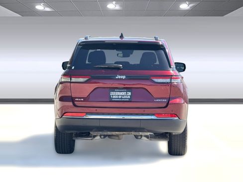 Used 2024 Jeep Grand Cherokee Limited AWD/4WD image 9