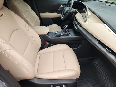 Used 2024 Cadillac XT4 Premium Luxury image 14