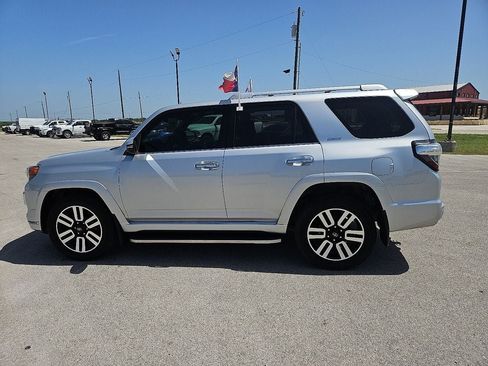 Used 2022 Toyota 4Runner Limited AWD/4WD image 3