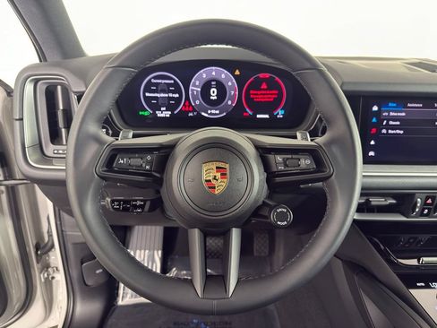 Certified 2024 Porsche Cayenne AWD/4WD image 25