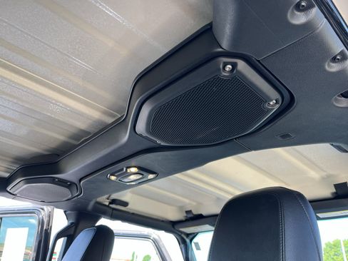 Used 2023 Jeep Wrangler Unlimited Sahara AWD/4WD image 40