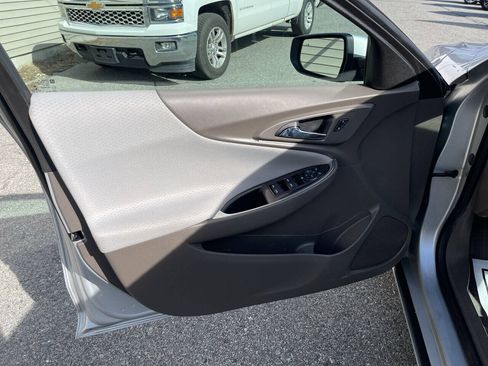 Used 2021 Chevrolet Malibu LT FWD image 9