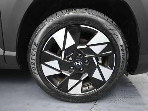 Used 2024 Hyundai Kona SEL FWD image 5