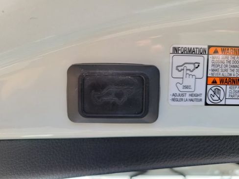 Used 2016 Toyota RAV4 XLE FWD image 23