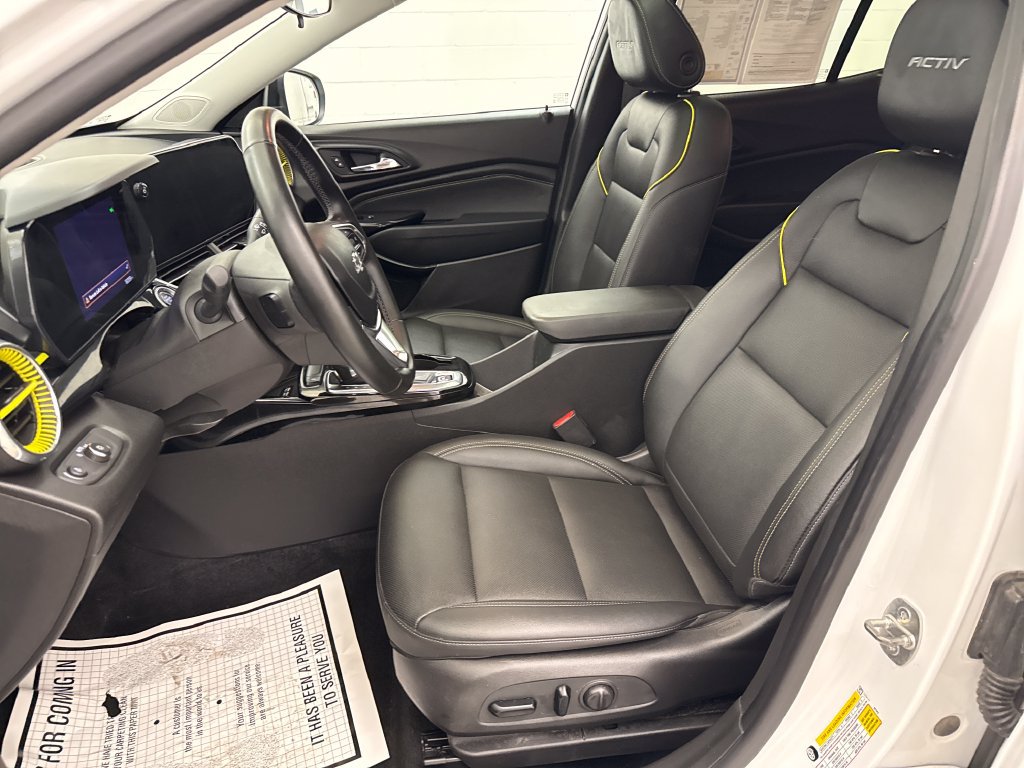 Used 2024 Chevrolet Trax ACTIV w/ Sunroof Package FWD image 11
