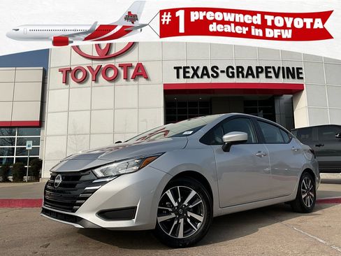 Used 2025 Nissan Versa SV image 1