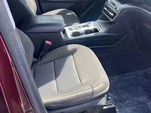 Used 2022 Ford Explorer XLT AWD/4WD image 6