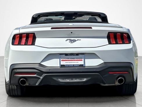 Used 2025 Ford Mustang Premium image 4