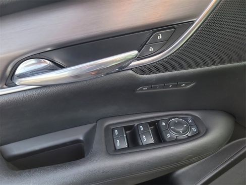 Used 2017 Cadillac XT5 Luxury w/ Driver Awareness Package image 15