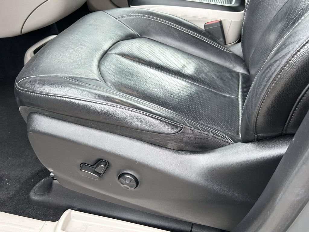 Used 2022 Chrysler Pacifica Touring-L FWD image 18