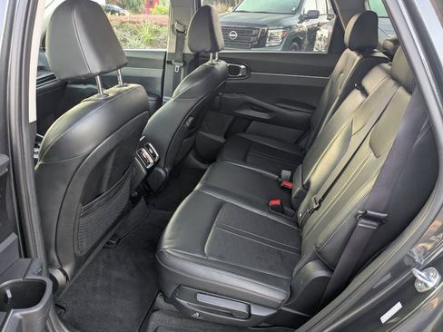 Used 2024 Kia Sorento S FWD image 14