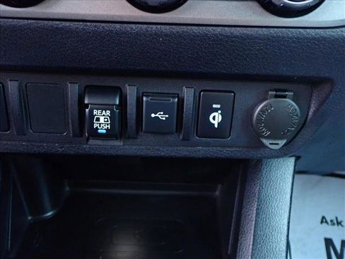 Used 2020 Toyota Tacoma TRD Off-Road image 18