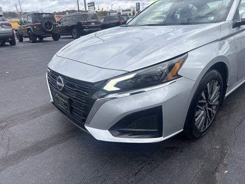 Used 2023 Nissan Altima 2.5 SV w/ SV Premium Package image 10