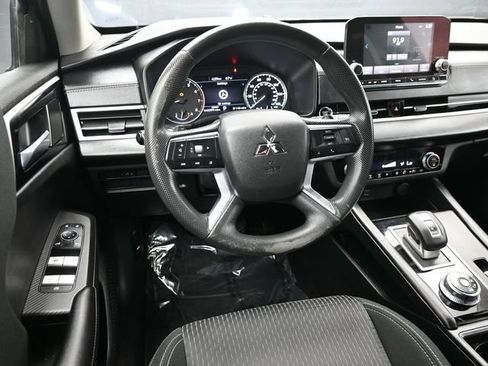Used 2022 Mitsubishi Outlander ES AWD/4WD image 17