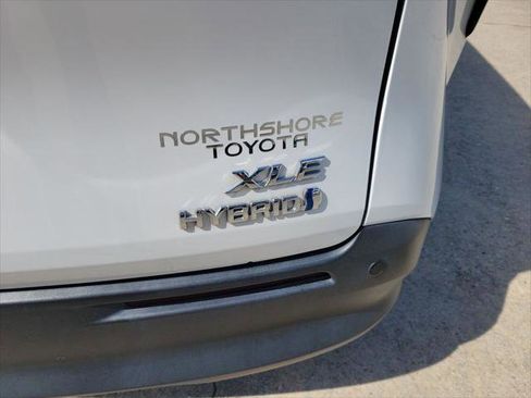 Certified 2023 Toyota Sienna XLE FWD image 5