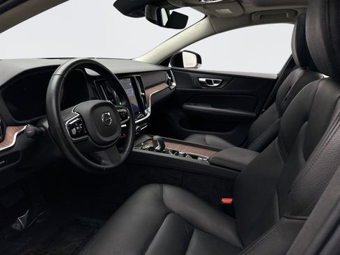Used 2025 Volvo S60 B5 Plus image 10