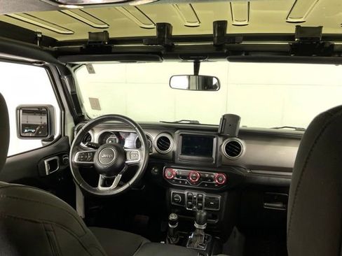 Used 2019 Jeep Wrangler Unlimited Sahara AWD/4WD image 16