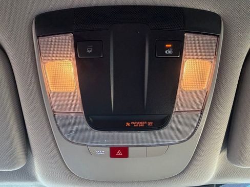 Used 2025 Kia Sorento S image 33