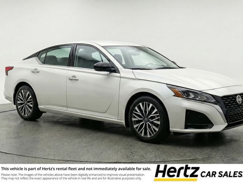 Used 2025 Nissan Altima 2.5 SV image 1