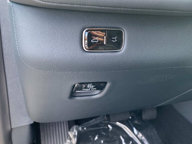 New 2027 Lincoln Navigator Reserve w/ Jet Appearance Package AWD/4WD image 13