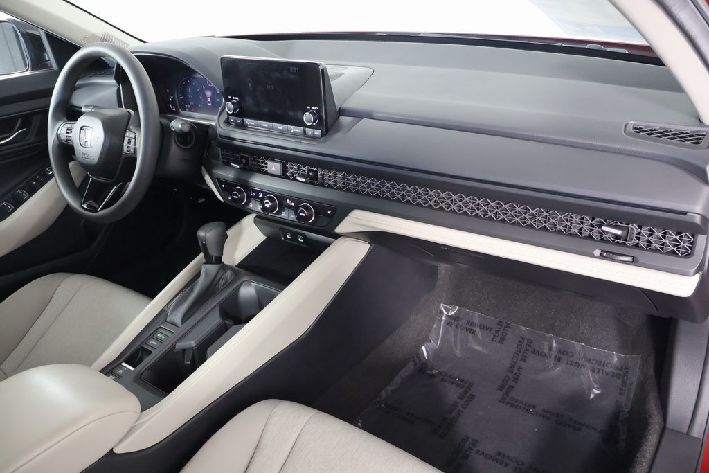 Used 2025 Honda Accord SE image 9