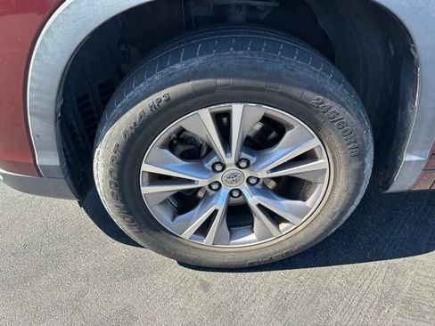 Used 2014 Toyota Highlander XLE FWD image 6