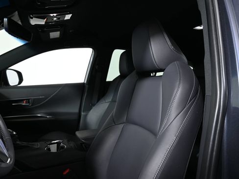 Used 2024 Toyota Venza XLE AWD/4WD image 5