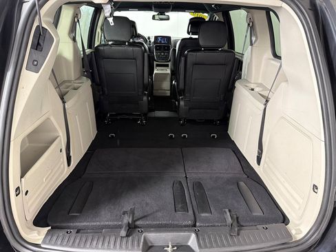 Used 2019 Dodge Grand Caravan SXT FWD image 14