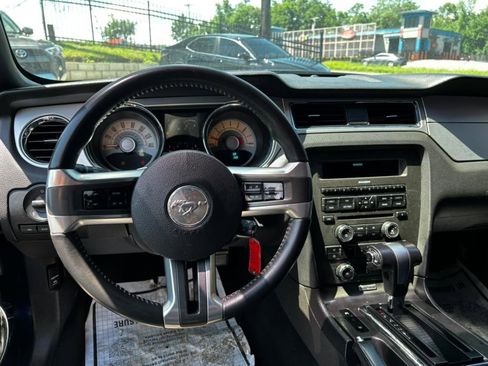 Used 2010 Ford Mustang GT RWD image 9