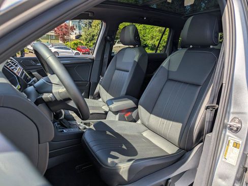 Used 2023 Volkswagen Tiguan SE R-Line AWD/4WD image 25