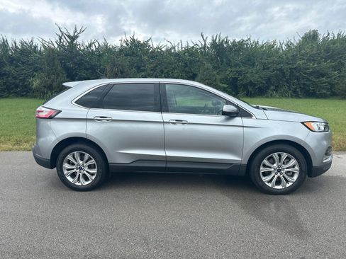 Used 2021 Ford Edge Titanium AWD/4WD image 7