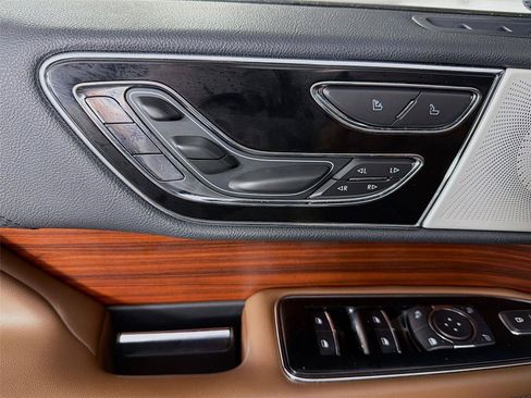 Used 2022 Lincoln Navigator L Reserve AWD/4WD image 41