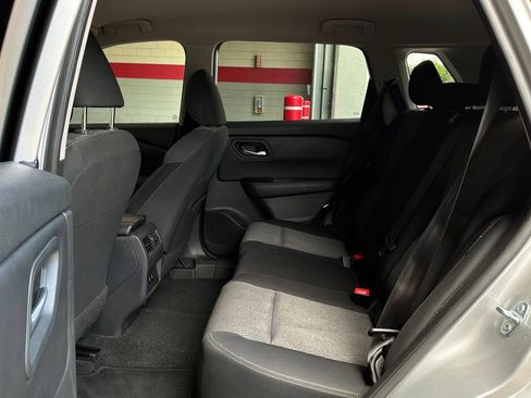 Used 2025 Nissan Rogue SV FWD image 12