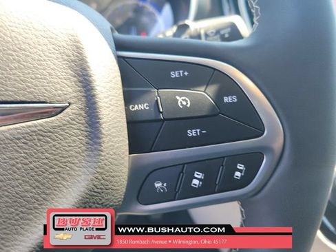 Used 2024 Chrysler Pacifica Touring-L FWD image 23