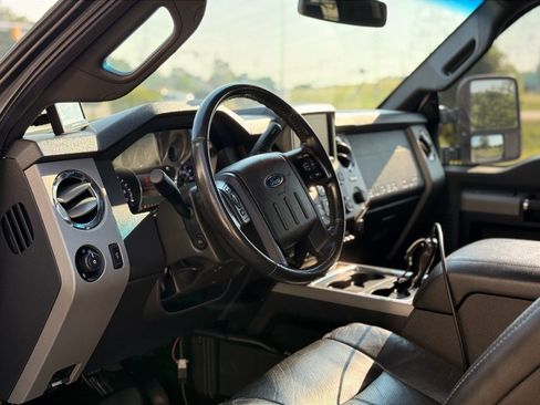 Used 2013 Ford F250 Lariat w/ Lariat Interior Pkg AWD/4WD image 5