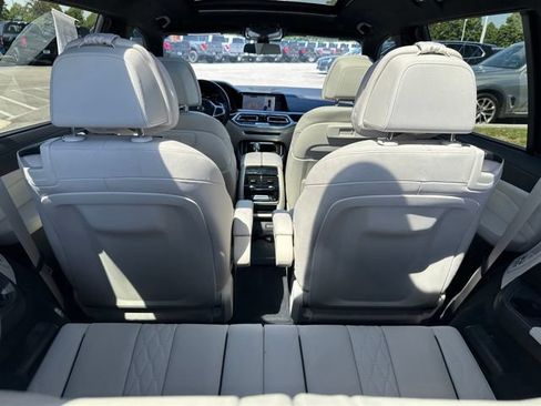 Used 2021 BMW X7 M50i AWD/4WD image 9