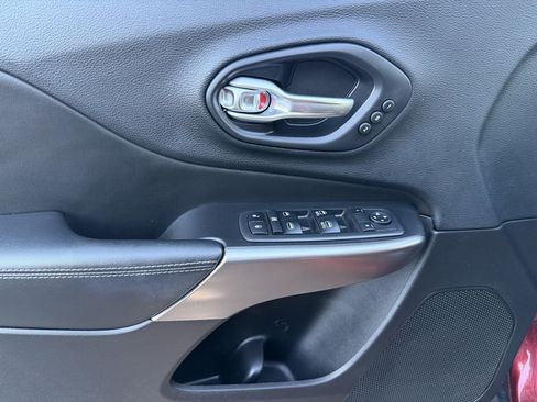 Used 2019 Jeep Cherokee Limited w/ Luxury Group image 16