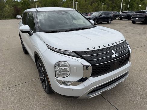 Used 2024 Mitsubishi Outlander SE AWD/4WD image 2