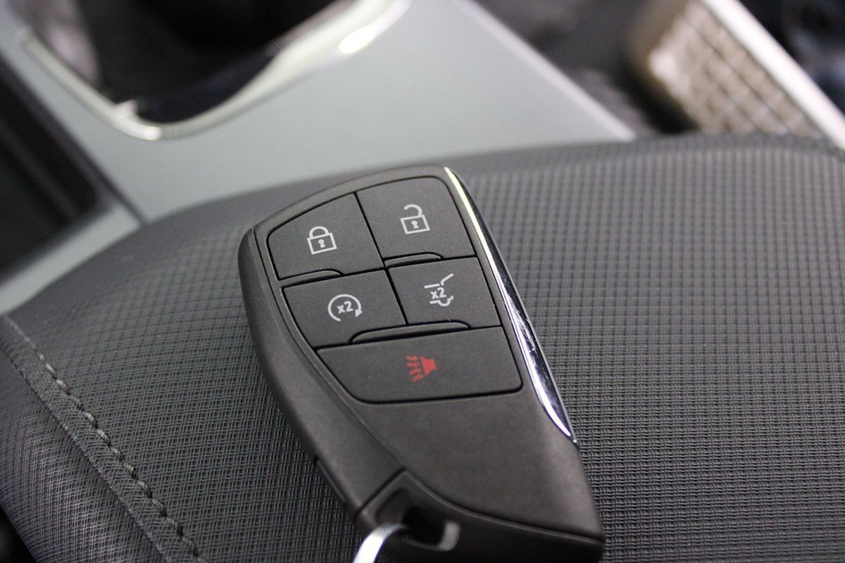 Used 2024 Chevrolet Equinox EV RS FWD image 19