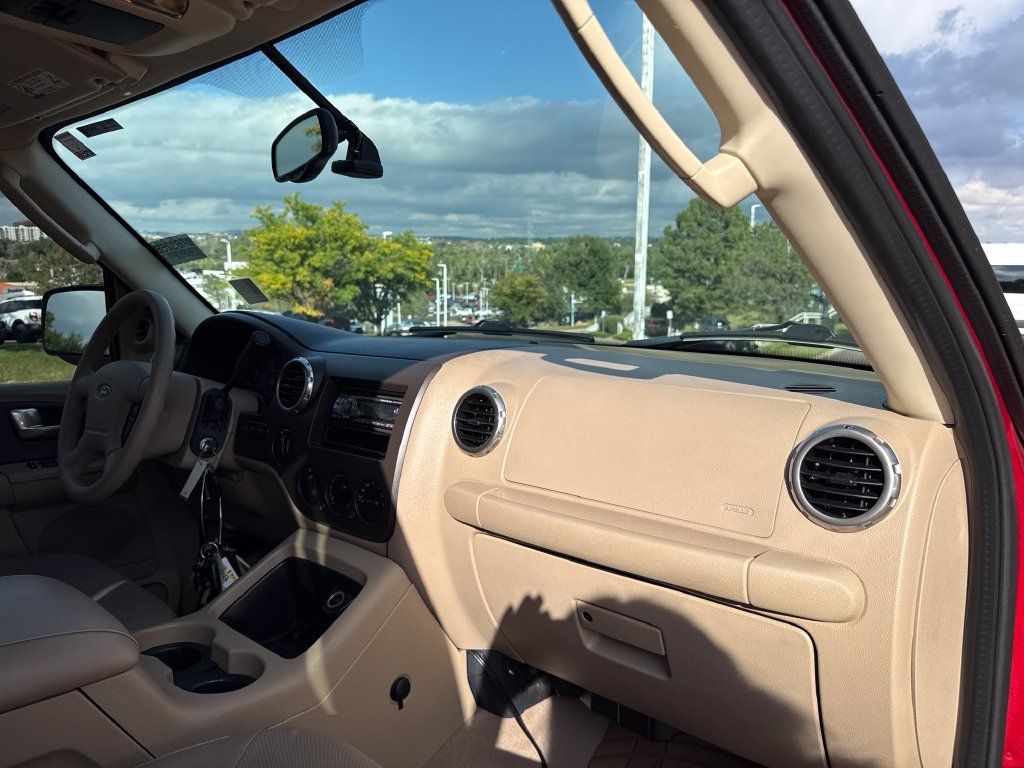 Used 2004 Ford Expedition XLT AWD/4WD image 27