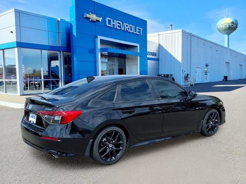 Used 2023 Honda Civic Sport image 3