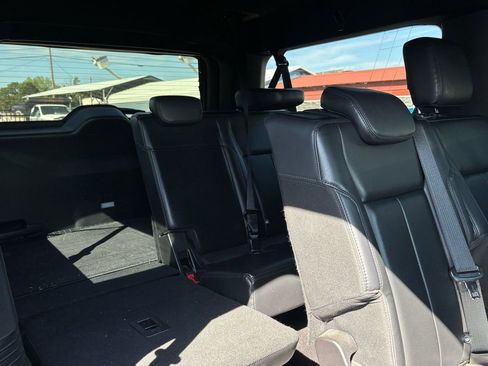 Used 2019 Ford Expedition Max XLT w/ Equipment Group 202A AWD/4WD image 8
