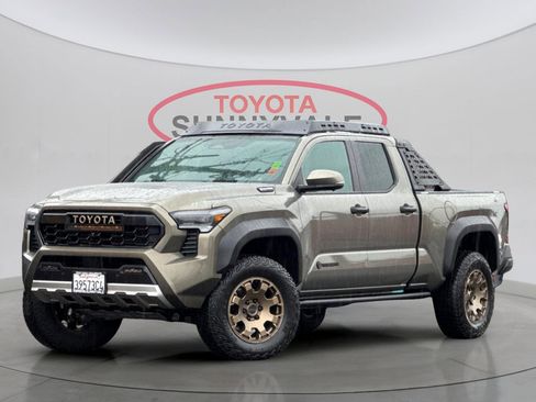 Used 2024 Toyota Tacoma Trailhunter image 2