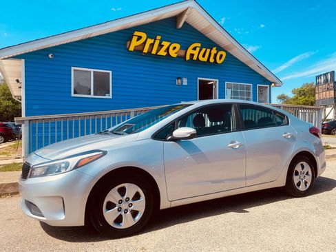 Used 2018 Kia Forte LX FWD image 2
