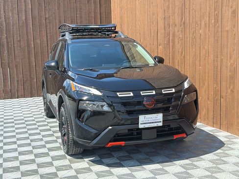 Used 2025 Nissan Rogue SV image 9