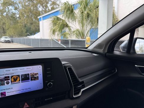 Used 2025 Kia Sportage LX image 35